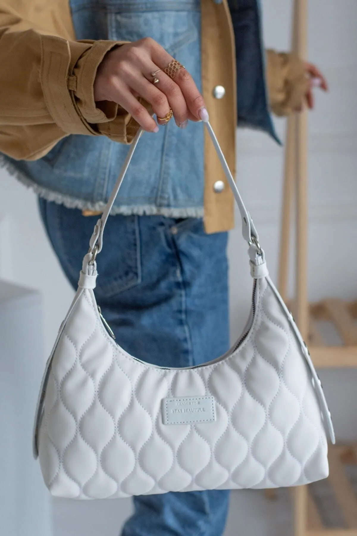 Kadın Beyaz Kapitone Desenli Baget El Ve Omuz Çantası