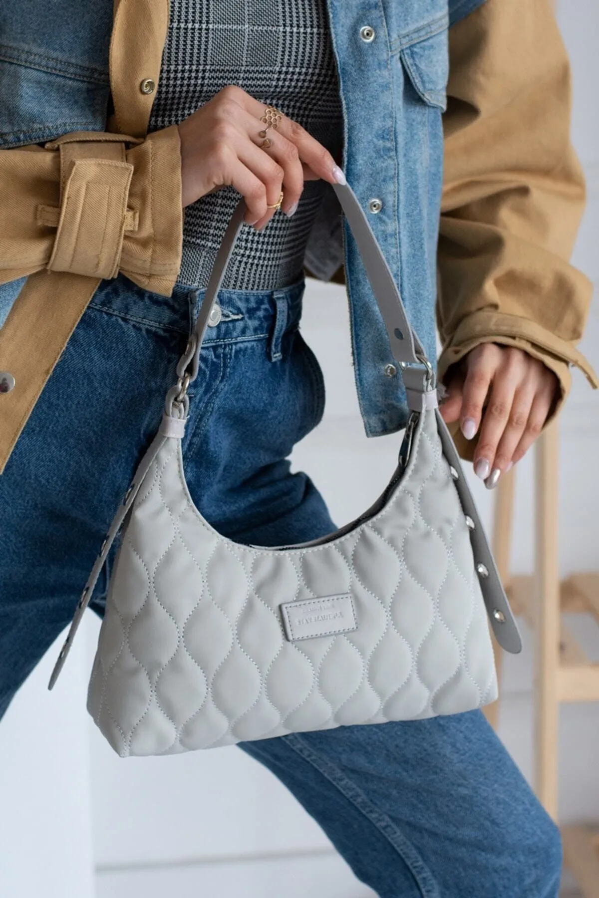 Kadın Gri Kapitone Desenli Baget El Ve Omuz Çantası