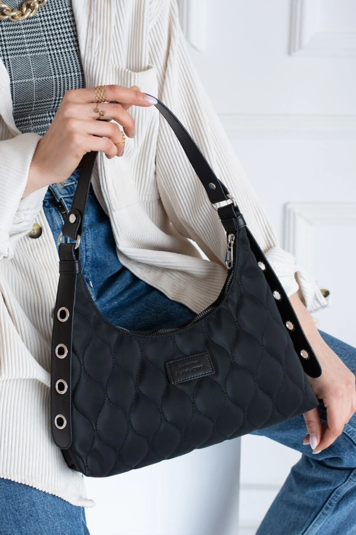 Kadın Siyah Kapitone Desenli Baget El Ve Omuz Çantası