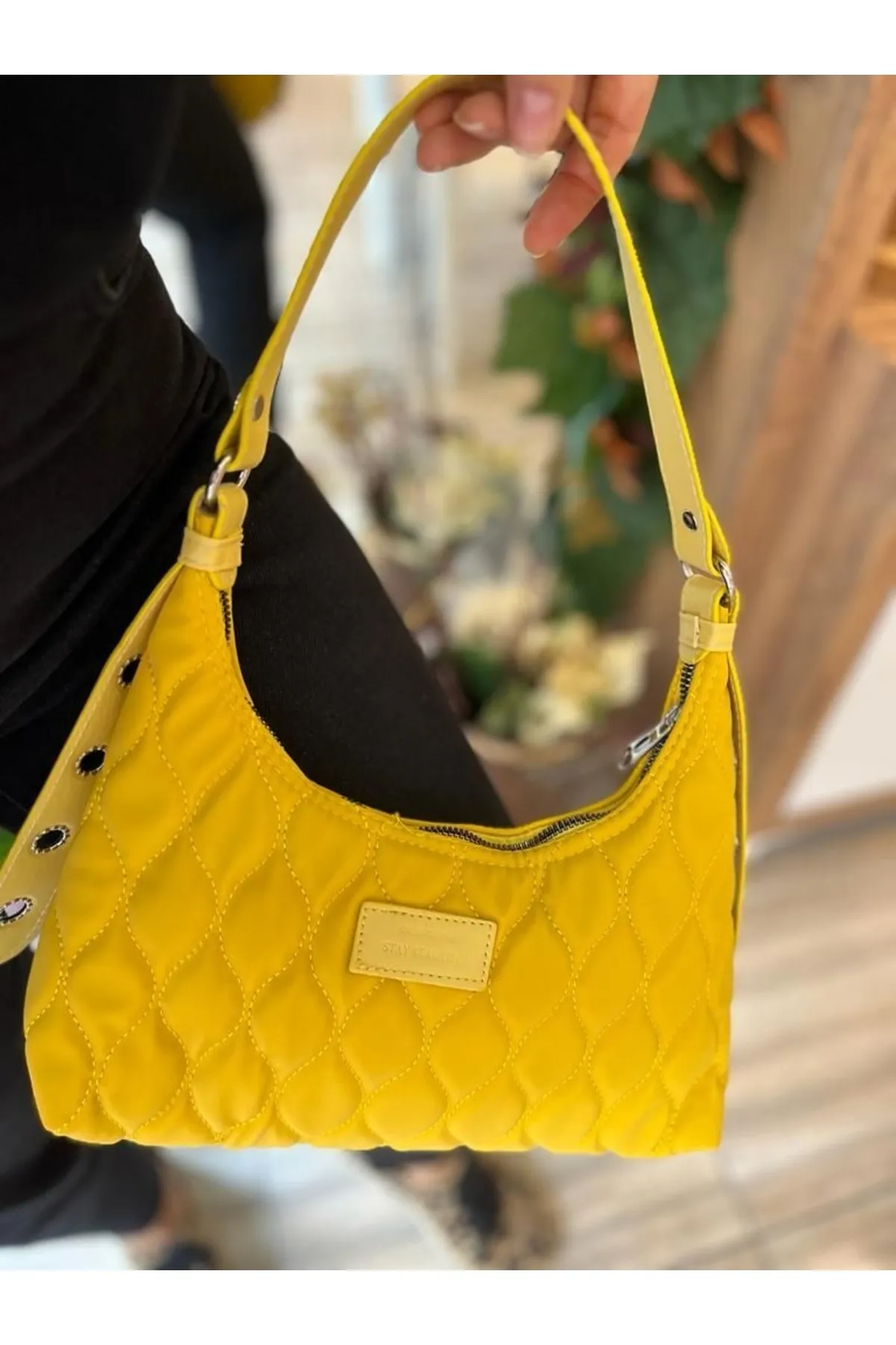 Kadın Sarı Kapitone Desenli Baget El Ve Omuz Çantası